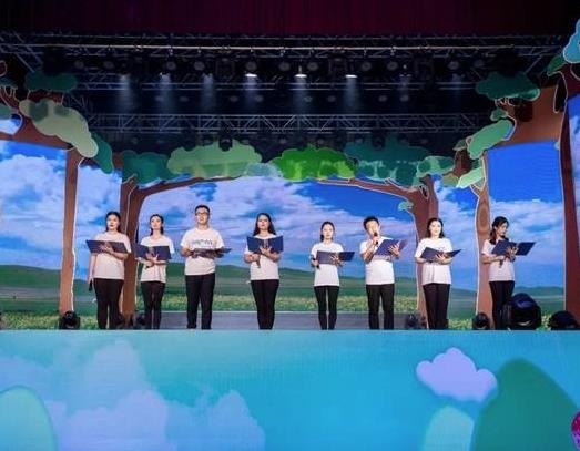 蓝色天空少儿美术